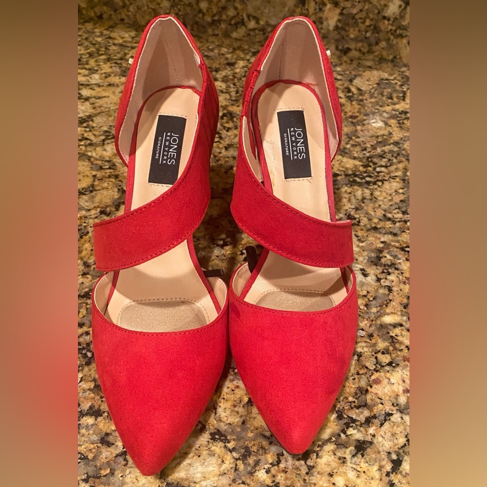 Jones New York size 6.5. New never worn.